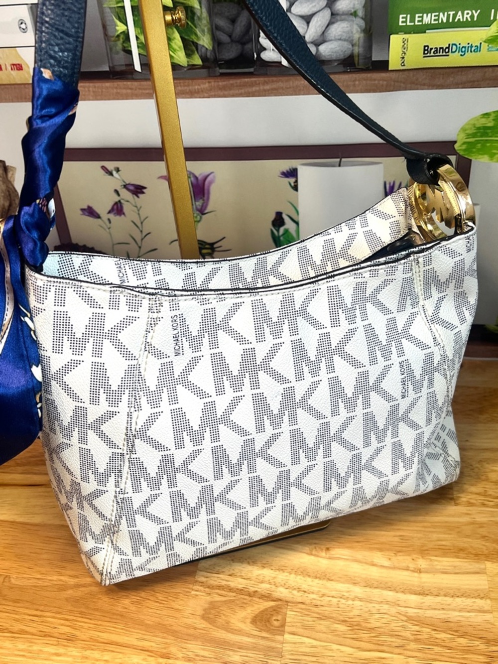 Michael Kors Crossbody Purse Bag Messenger White Navy Signature Logo - Picture 5 of 12